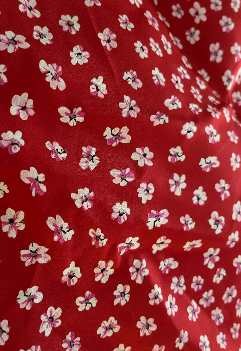 Robe longue satiné rouge à fleurs 🌹