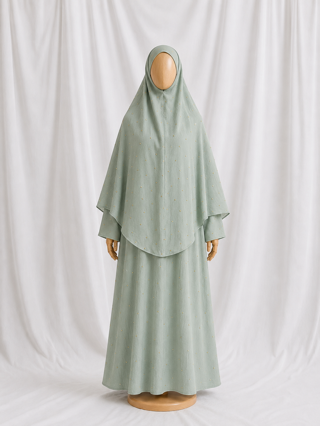 Ensemble abaya & khimar en gaze de coton vert d’eau avec touche de doré ✨